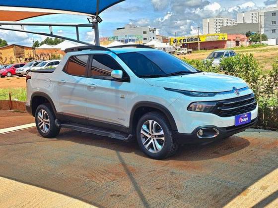 FIAT TORO 2.4 16V MULTIAIR FLEX FREEDOM AT9 FIAT TORO 2.4 16V MULTIAIR FLEX FREEDOM AT9